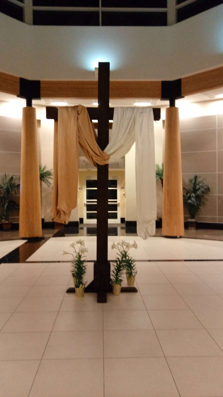 Holy Family Catholic Church | 5125 S Apopka Vineland Rd, Orlando, FL 32819 | Phone: (407) 876-2211