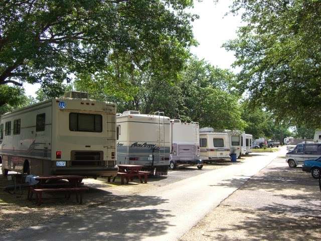 Sandy Lake MH & RV Resort | 1915 Sandy Lake Rd, Carrollton, TX 75006 | Phone: (972) 242-6808