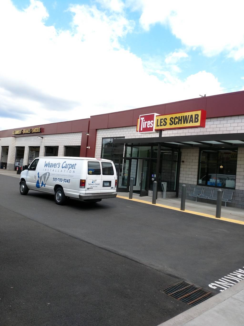 Les Schwab Tire Center | 2500 SE Tacoma St, Portland, OR 97202, USA | Phone: (503) 235-0017