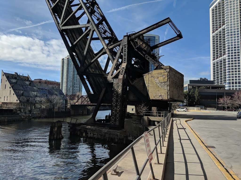 Chicago & Northwestern Railway Bridge | Chicago, IL 60654, USA