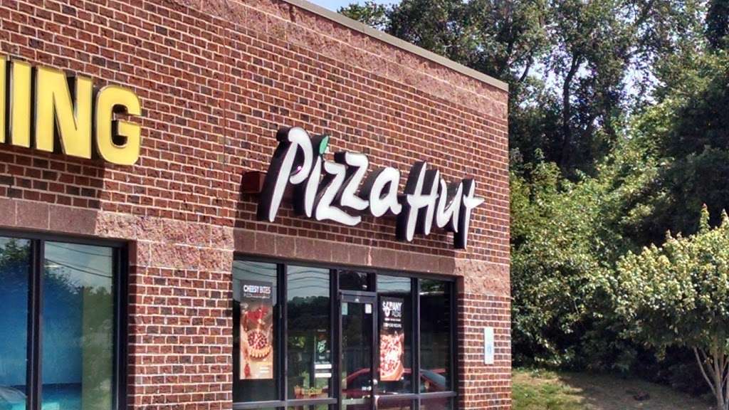 Pizza Hut | 30195 Triangle Dr, Mechanicsville, MD 20659 | Phone: (301) 884-4800