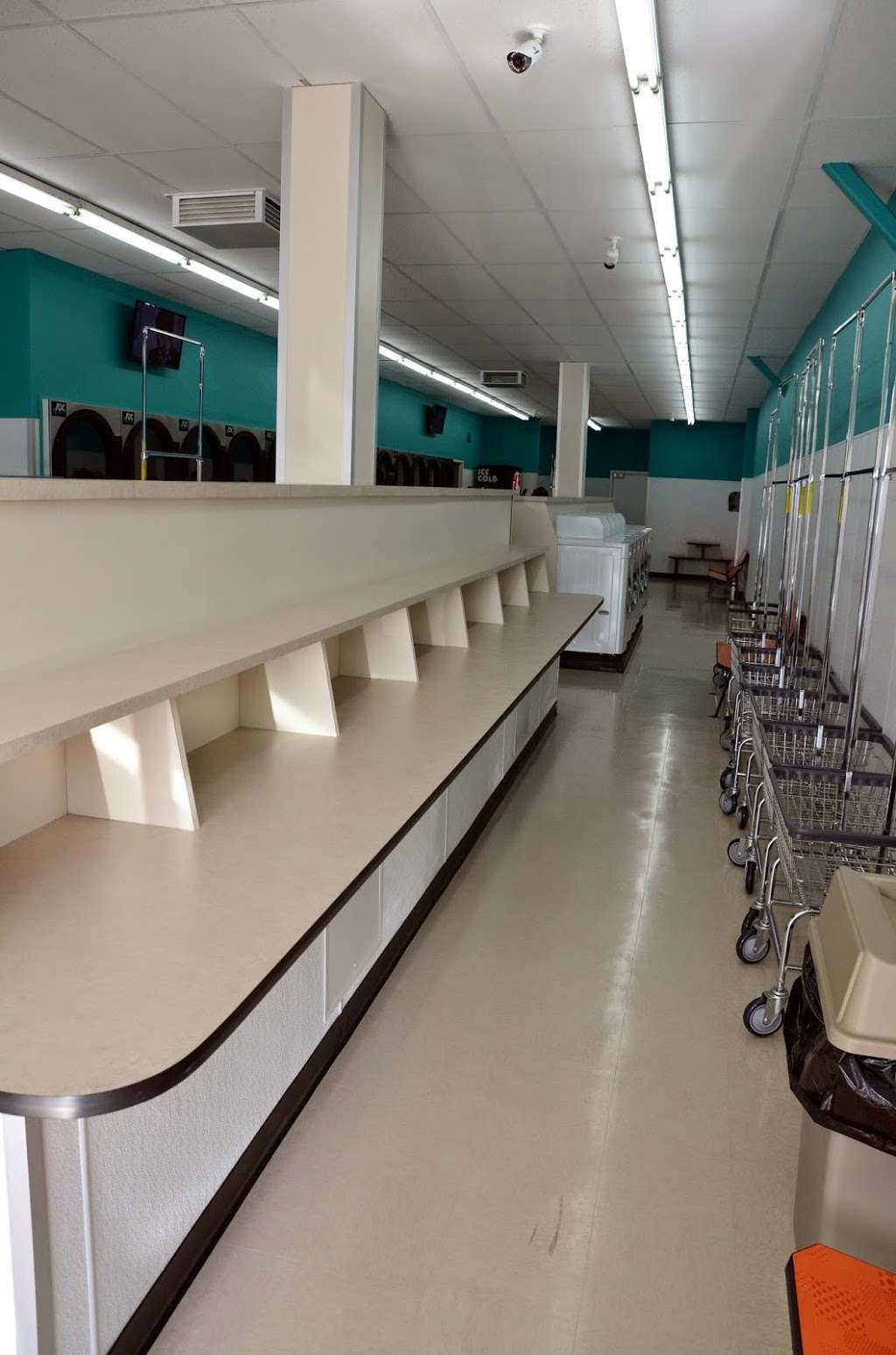 Free Dry Laundromat | 1725 W Chapman Ave, Orange, CA 92868 | Phone: (714) 759-4647