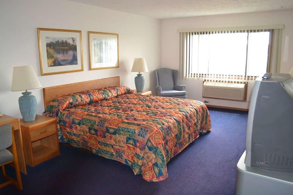 Sky Lodge Inn And Suites | 5560 State Road 50, Delavan, Delavan, WI 53115, USA | Phone: (262) 728-9399