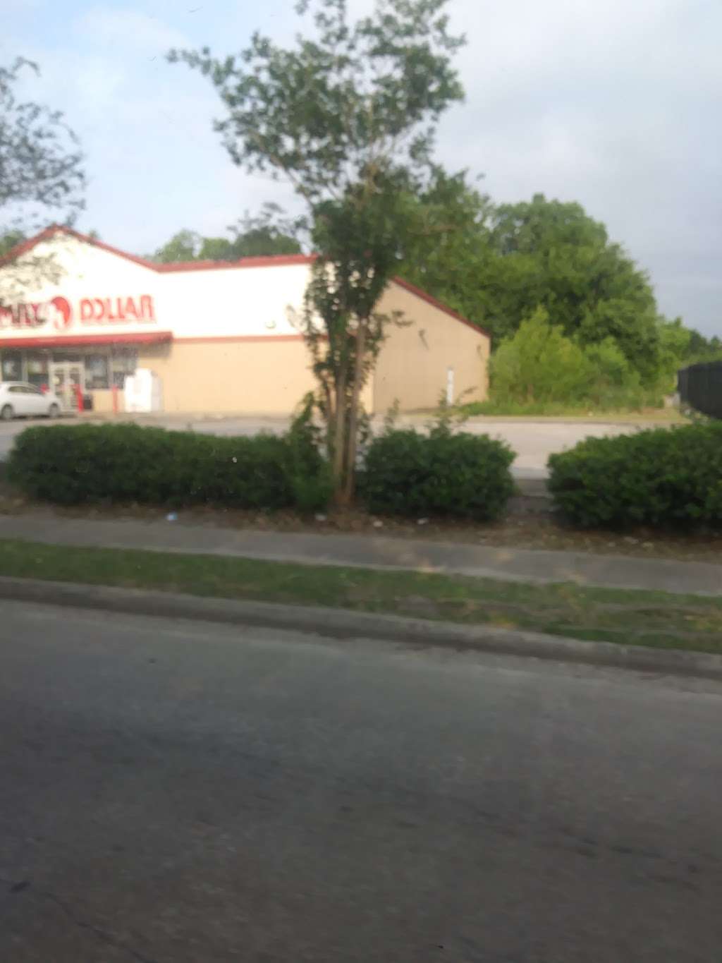 Family Dollar | 5901 N Wayside Dr, Houston, TX 77028, USA | Phone: (713) 670-7096