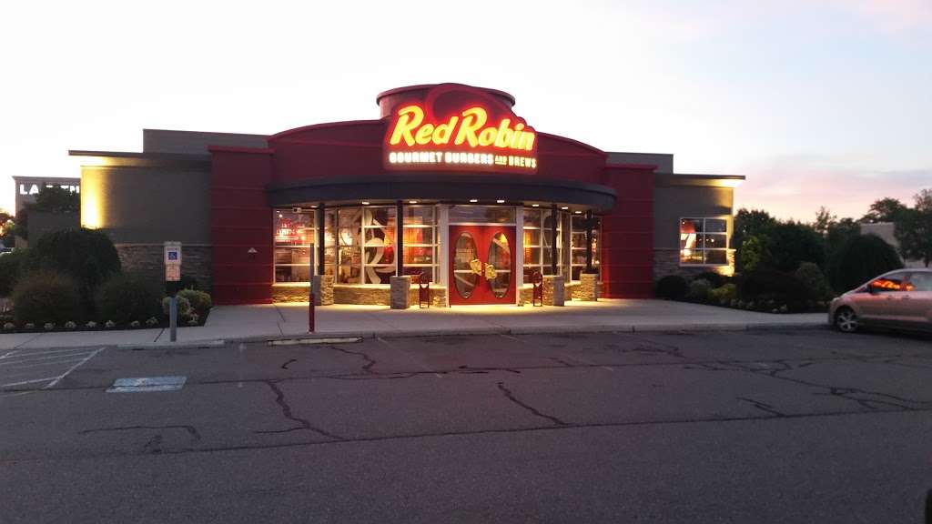 Red Robin Gourmet Burgers and Brews | 6200 Hadley Rd, South Plainfield, NJ 07080, USA | Phone: (908) 753-9300