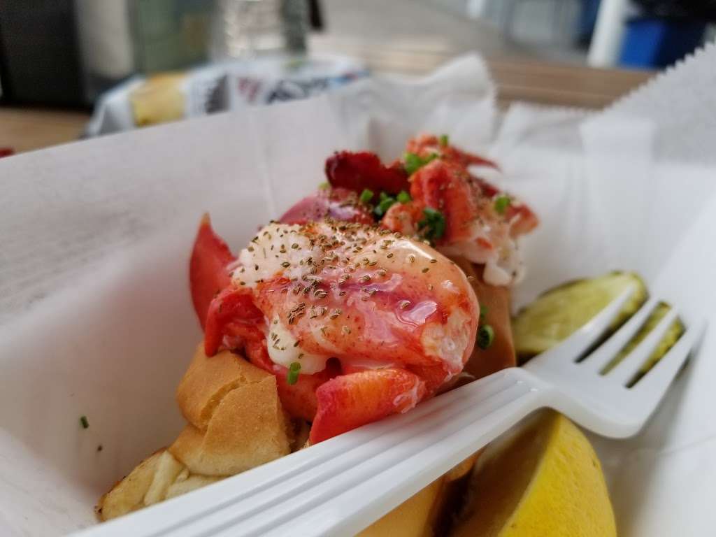 Quincys Original Lobster Rolls | 709 Beach Ave, Cape May, NJ 08204, USA | Phone: (609) 600-3571