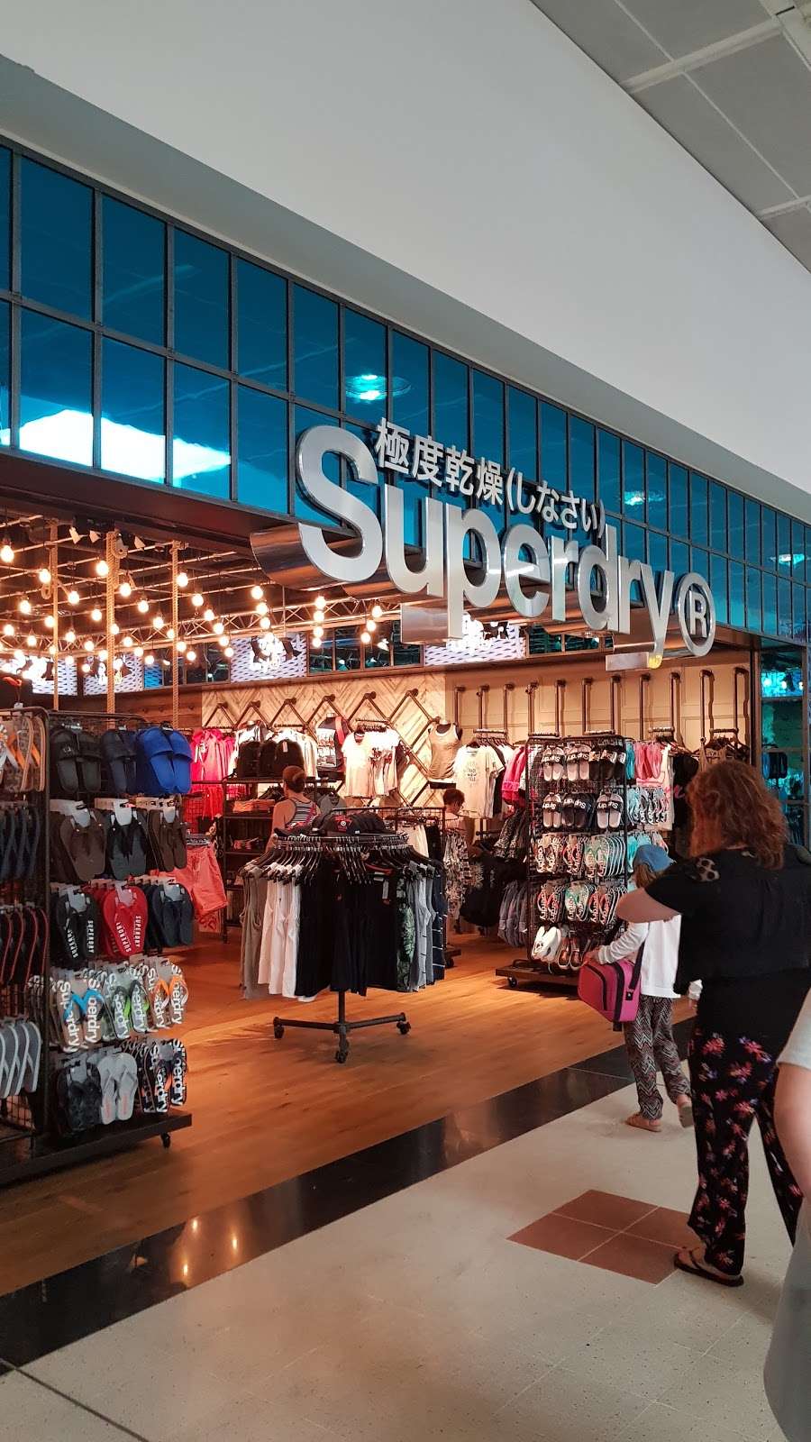 Superdry™ | Unit S201, Perimeter Rd E, Horley, Gatwick RH6 0NP, UK | Phone: 01293 557431