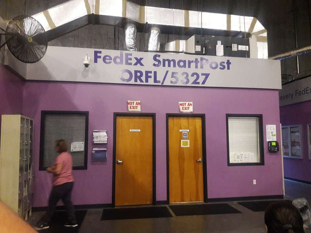 FedEx SmartPost | Photo 2 of 7 | Address: 501 Gills Dr, Orlando, FL 32824, USA | Phone: (800) 463-3339