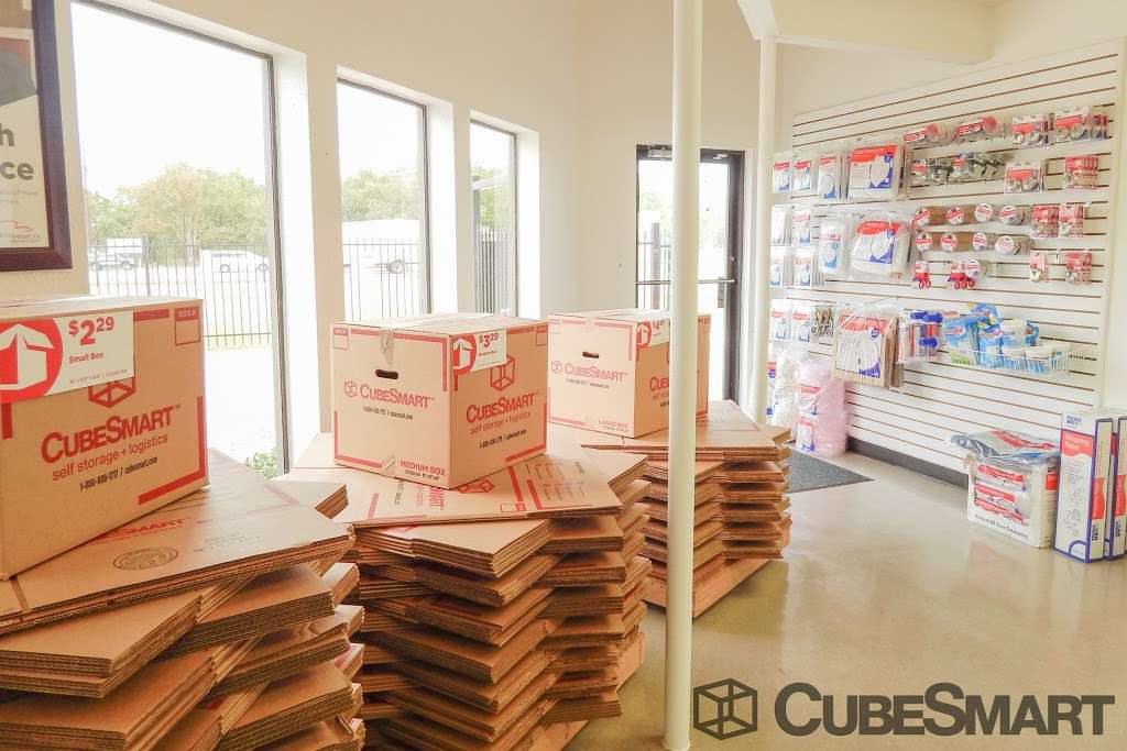 CubeSmart Self Storage | 1525 N Main St, Pearland, TX 77581, USA | Phone: (281) 485-8598