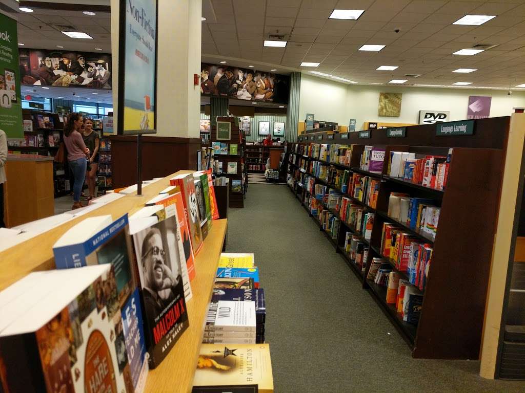 Barnes & Noble | 2800 Clarendon Blvd, Arlington, VA 22201, USA | Phone: (703) 248-8244