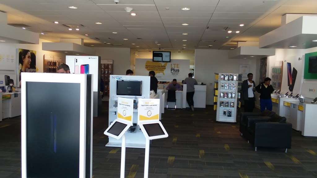 Sprint Store | 1813 Village West Pkwy Q127, Kansas City, KS 66111, USA | Phone: (913) 299-8524