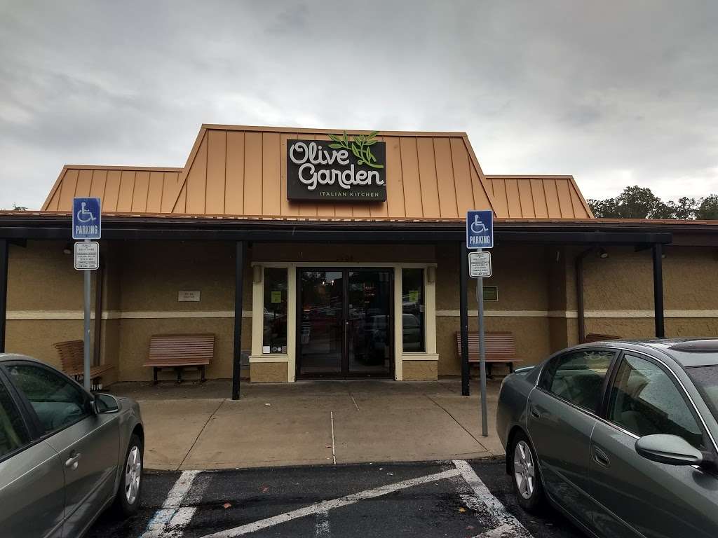 Olive Garden Italian Restaurant | 1500 N Almonesson Rd, Deptford Township, NJ 08096, USA | Phone: (856) 232-6332