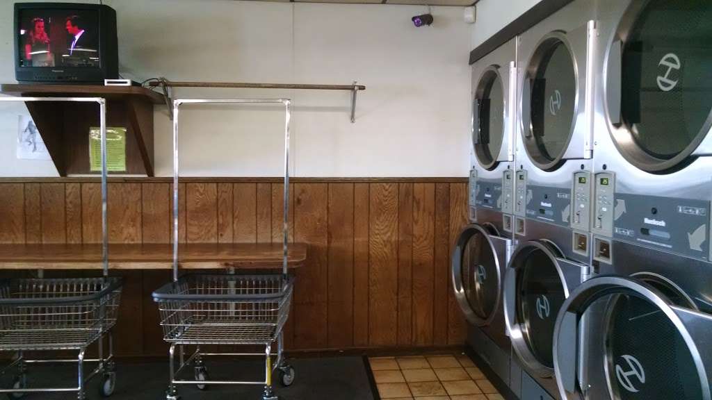 Queen Square Laundromat | 2060 E Bridge St, Brighton, CO 80601, USA | Phone: (303) 659-6519