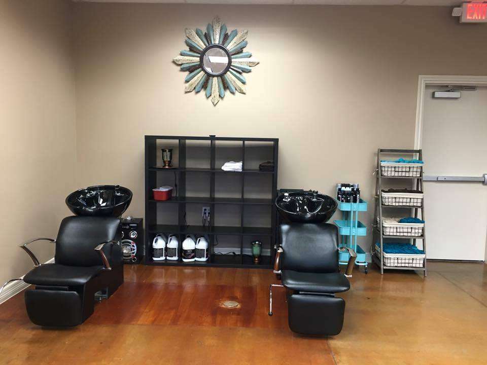 Darlas Hair Studio | 917 Tidwell Rd #140, Houston, TX 77022, USA | Phone: (346) 701-1682