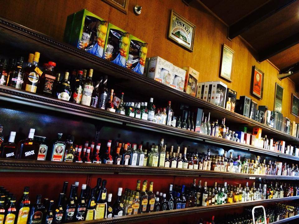 Country Club Liquor and deli | 3737 Columbus St, Bakersfield, CA 93306, USA | Phone: (661) 871-2561