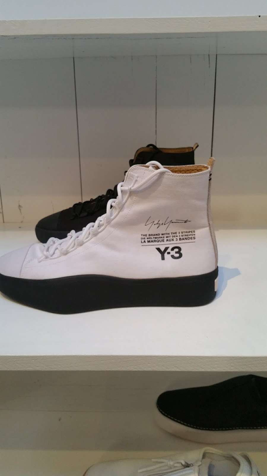 Y-3 | 138 South La Brea Ave, Los Angeles, CA 90036 | Phone: (323) 746-5060