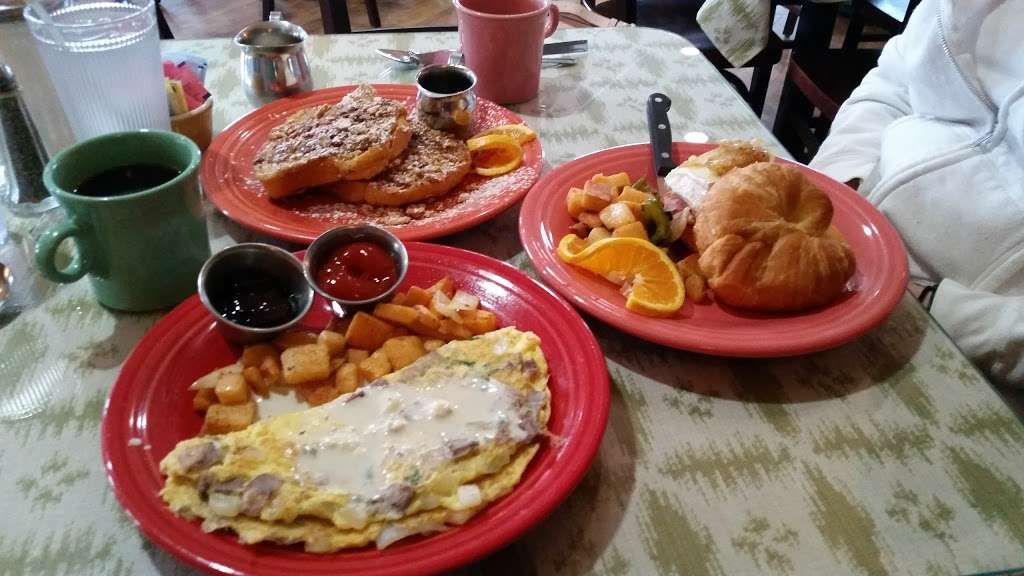 Breakfast Table | 1315 Tatamy Rd, Easton, PA 18045, USA | Phone: (610) 252-8783