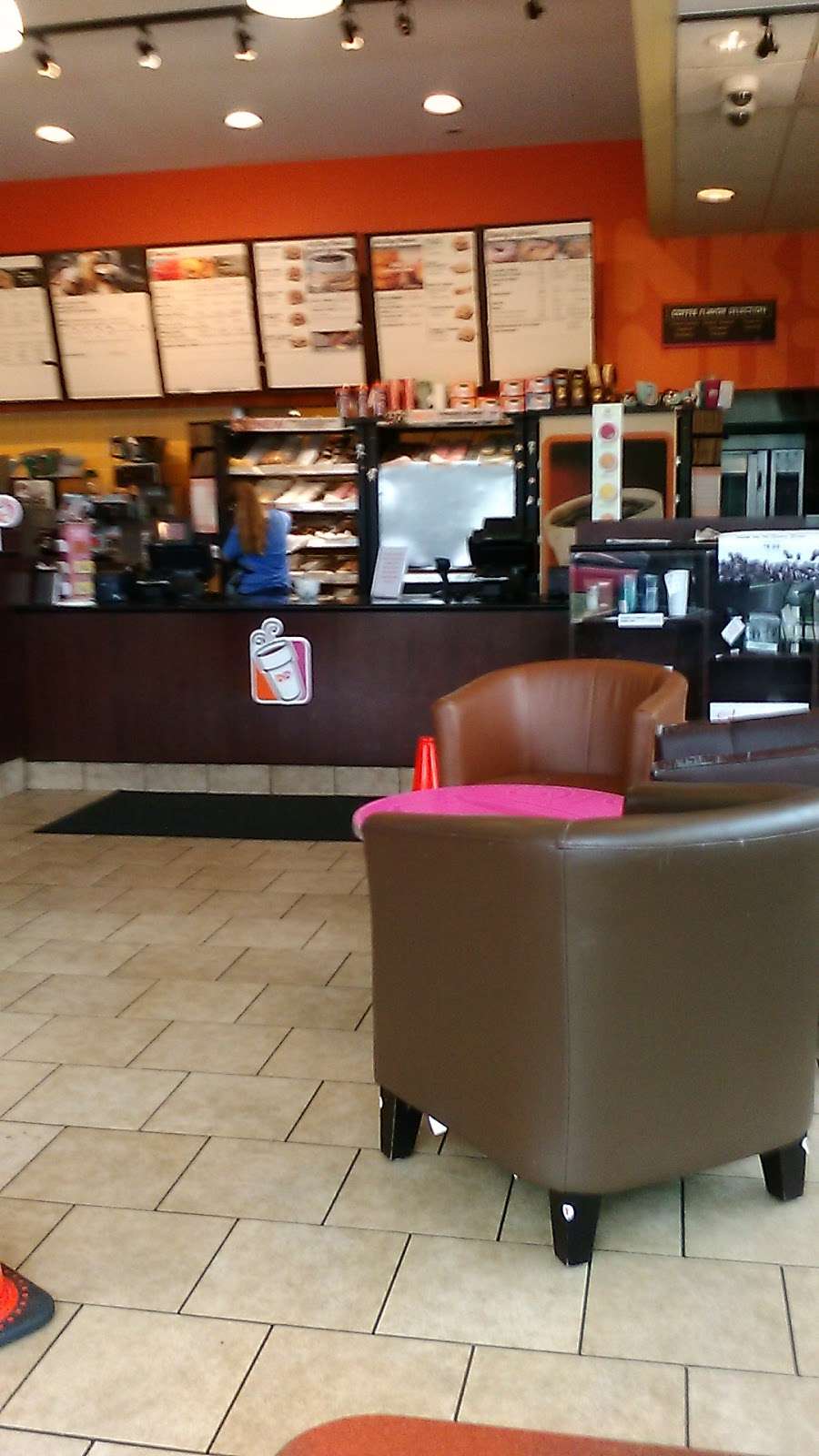 Dunkin Donuts | 3850 Shadeland Ave, Indianapolis, IN 46226, USA | Phone: (317) 541-1143