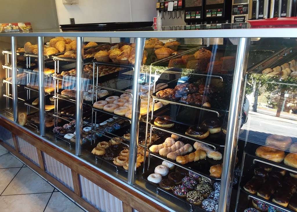 Winchells Donut House | 438 Fair Oaks Ave, South Pasadena, CA 91030, USA | Phone: (626) 799-9324