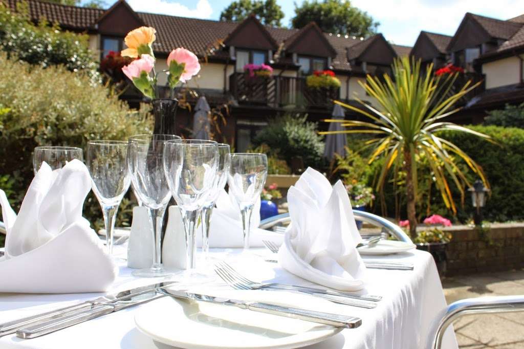 The Atrium Brasserie at Kingston Lodge Hotel | 94 Kingston Hill, Kingston upon Thames KT2 7NP, UK | Phone: 020 8541 4481