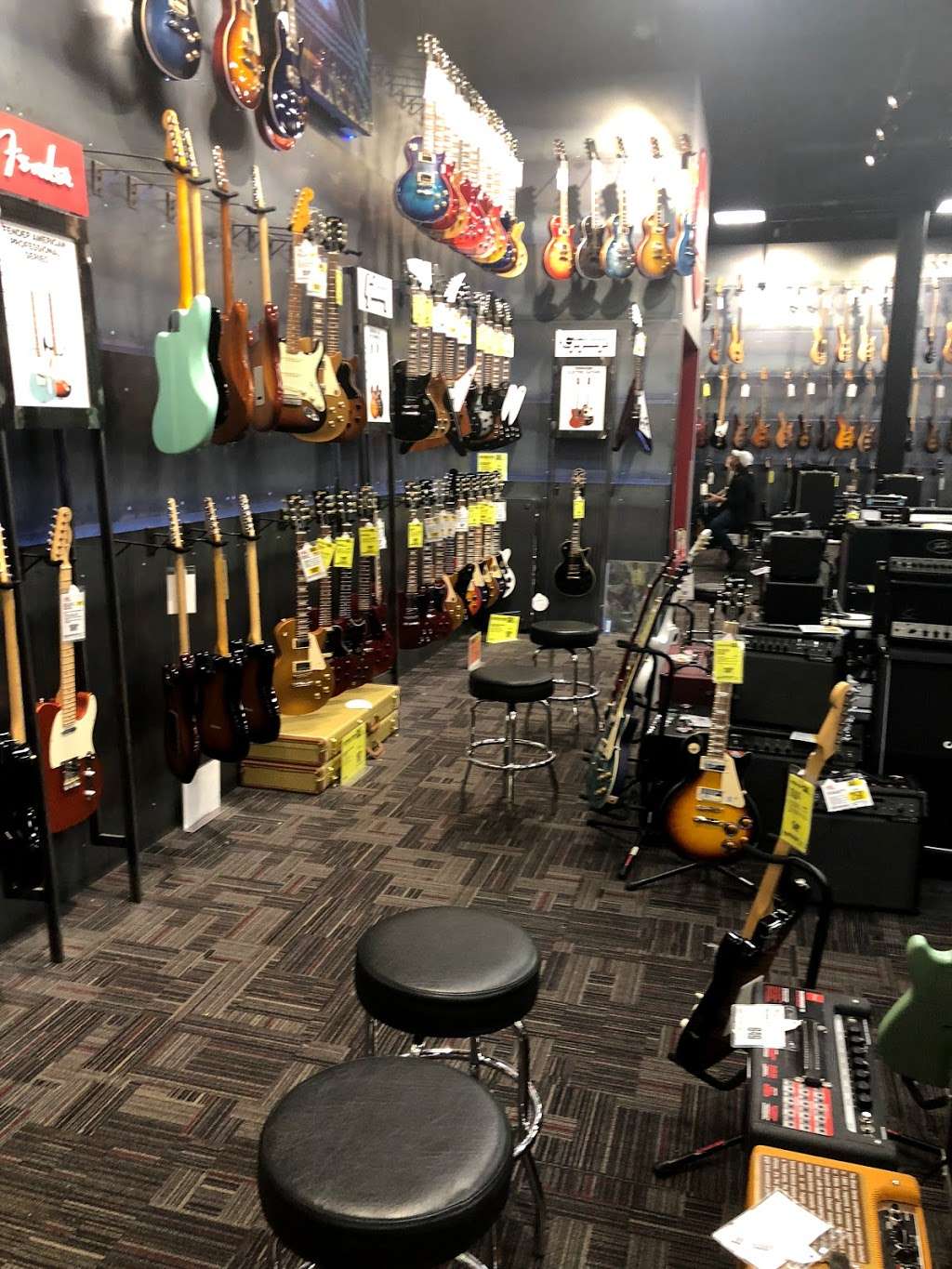 Guitar Center | 240 NJ-17 suite 3 & 4, Paramus, NJ 07652, USA | Phone: (201) 576-9869