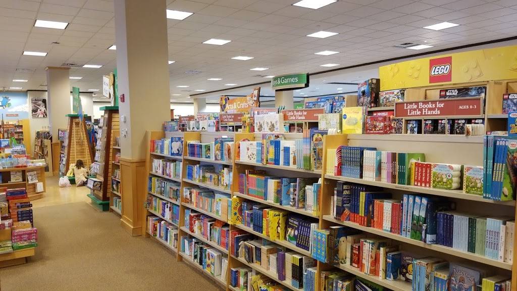 Barnes & Noble | Clifton Commons 395 Route 3 East, Clifton, NJ 07014, USA | Phone: (973) 779-5500