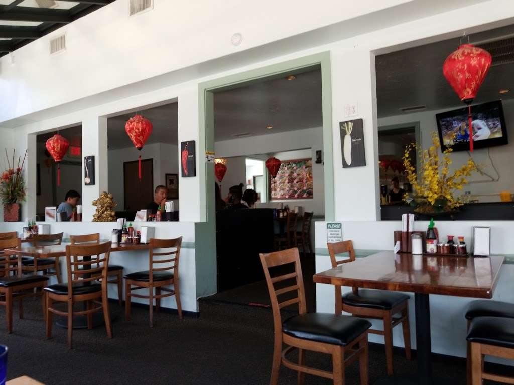 Pho Viet | 18741 Soledad Canyon Rd, Canyon Country, CA 91351, USA | Phone: (661) 252-1899