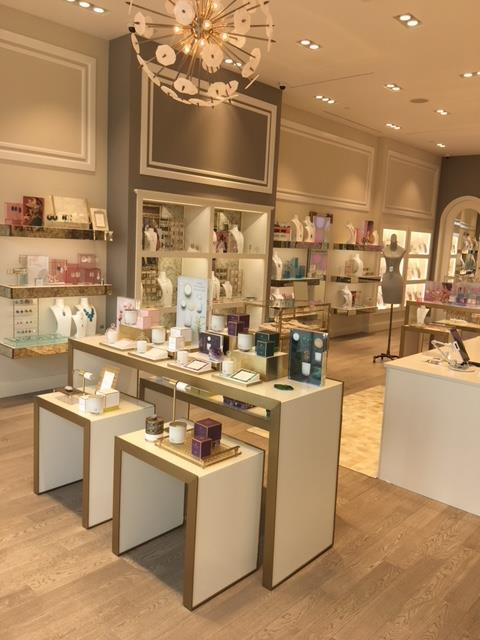 Kendra Scott | 1423 N Webb Rd #117, Wichita, KS 67206, USA | Phone: (316) 221-2844