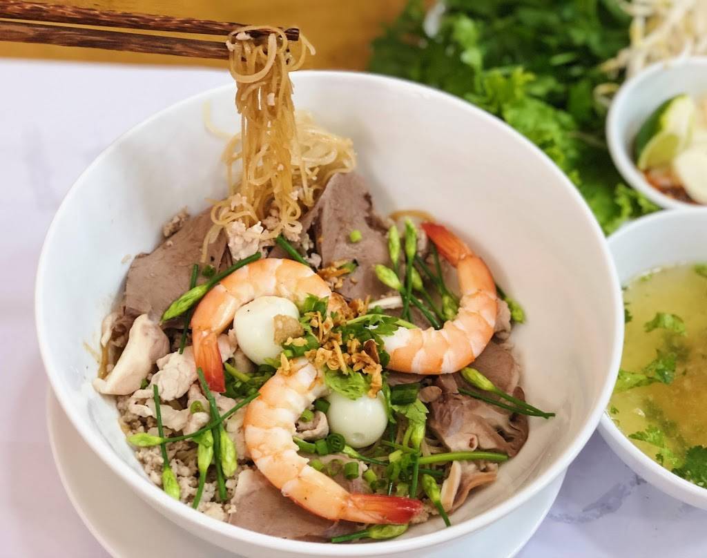 My Xuyen Vietnamese Café | Pho Restaurant KC | Seafood | 6920 N Oak Trafficway, Gladstone, MO 64118, USA | Phone: (816) 599-2723