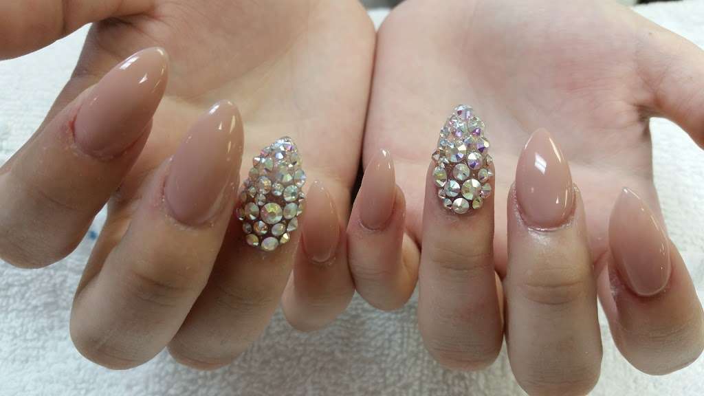 NailBar & Spa | 17070 Walnut Village Pkwy, Fontana, CA 92336, USA | Phone: (909) 429-4775