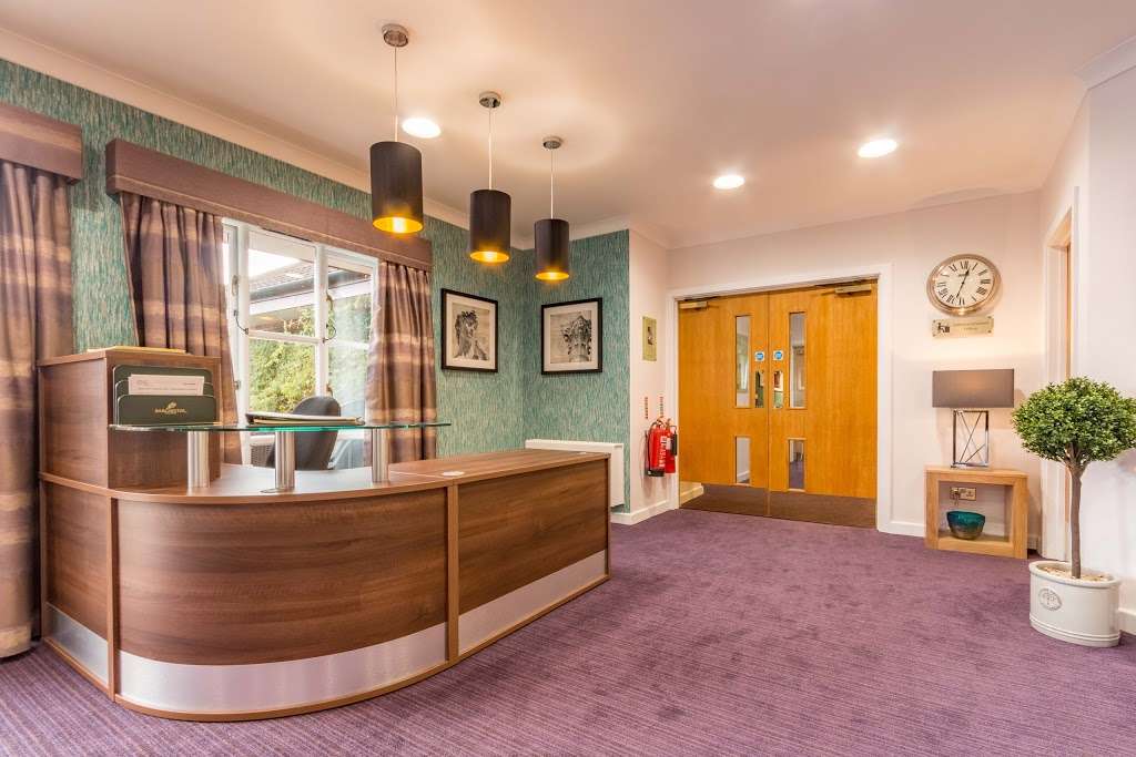 Barchester - Derham House Care Home | Harwood Hall Ln, Upminster RM14 2YP, UK | Phone: 01708 641441
