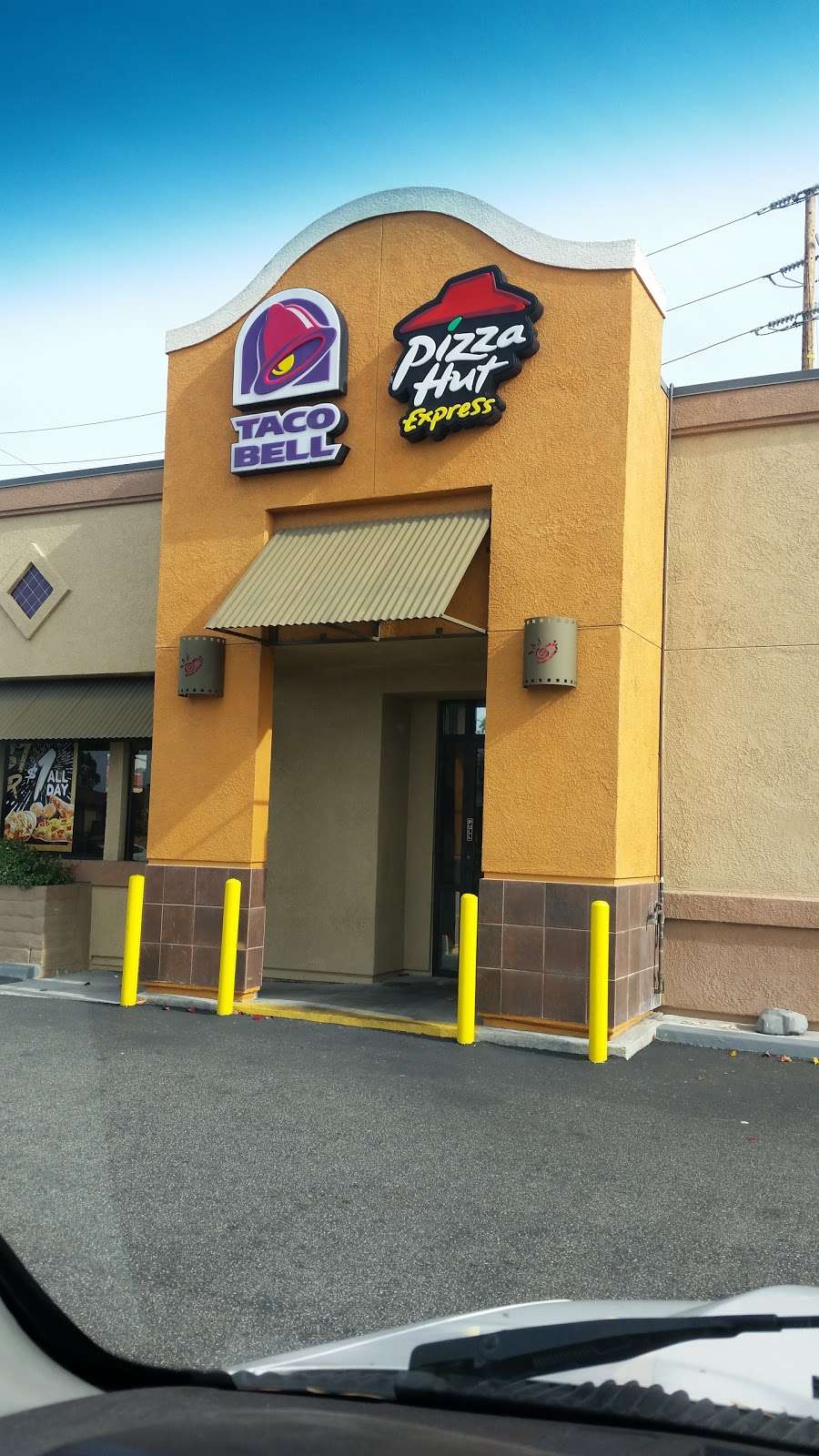 Taco Bell | 14950 Leffingwell Rd, La Mirada, CA 90638, USA | Phone: (562) 941-9266