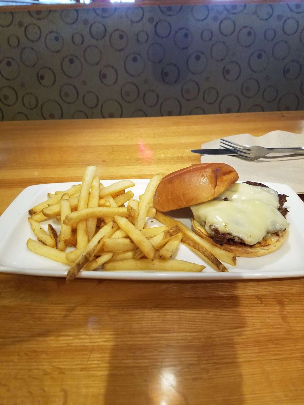 Applebees Grill + Bar | 555 S Trooper Rd, Norristown, PA 19403, USA | Phone: (610) 666-6621