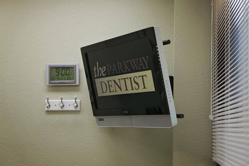 The Parkway Dentist - We Can See U Now | 4200 Bryant Irvin Rd Ste 101, Benbrook, TX 76109, USA | Phone: (817) 857-4940