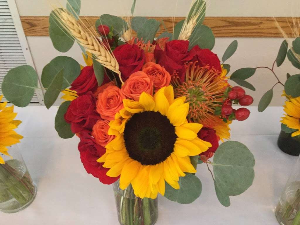 Beckys Bouquets | 5 N742 Fairway Drive, St. Charles, IL 60175 | Phone: (630) 267-5117