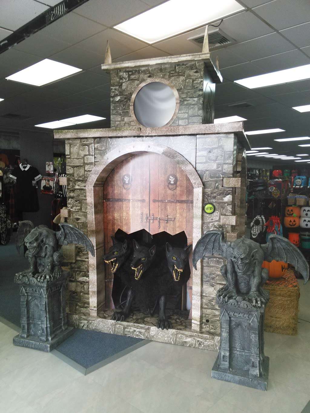 Spirit Halloween | 1255 NJ-33, Hamilton Township, NJ 08690, USA | Phone: (866) 586-0155