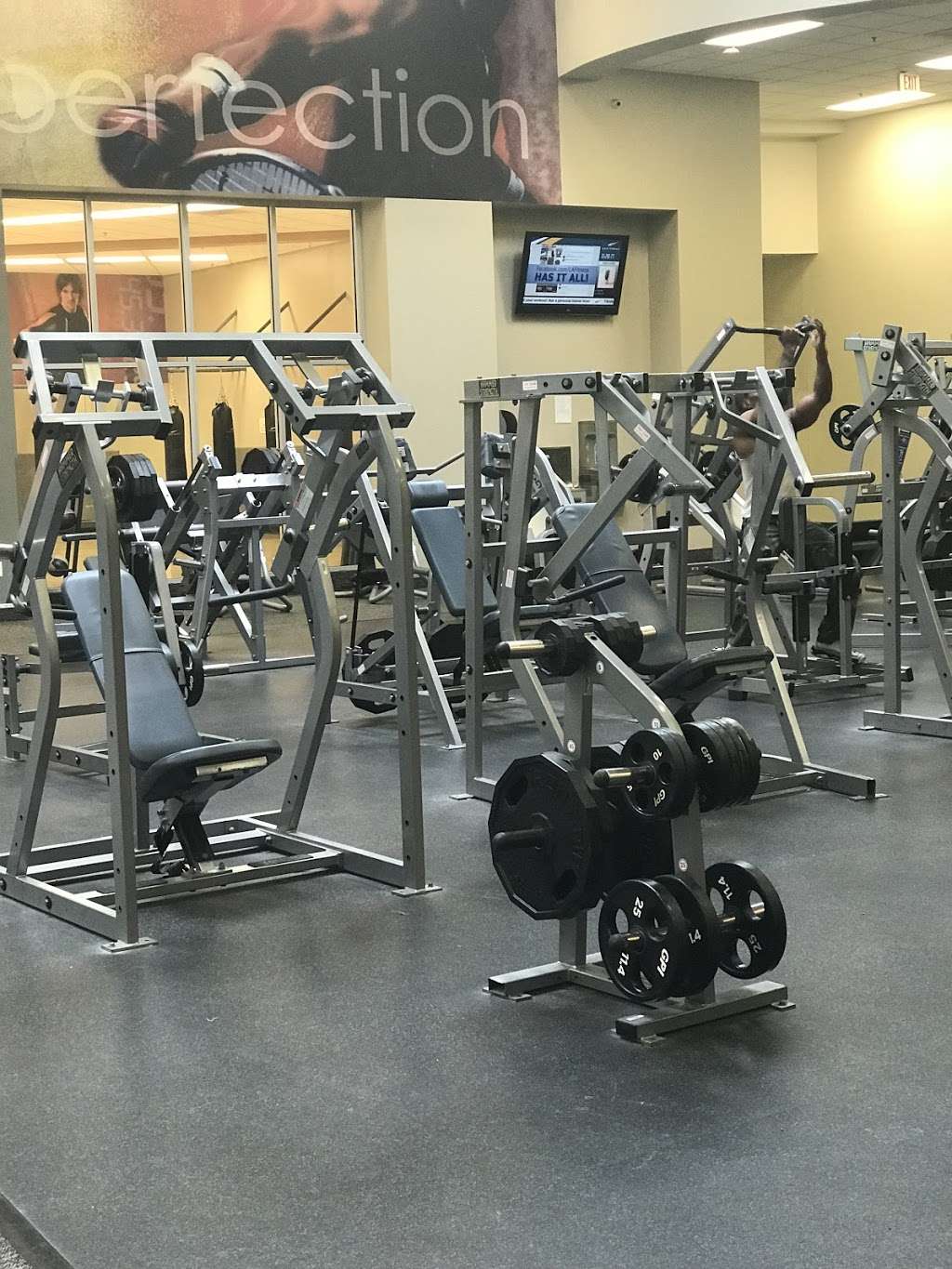 LA Fitness | 701 Cathedral Rd, Philadelphia, PA 19128, USA | Phone: (215) 482-4088