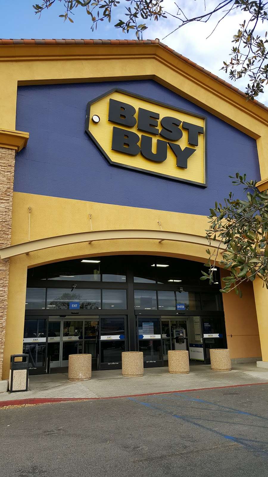 Best Buy | 1173 Simi Town Center Way W, Simi Valley, CA 93065, USA | Phone: (805) 527-8350