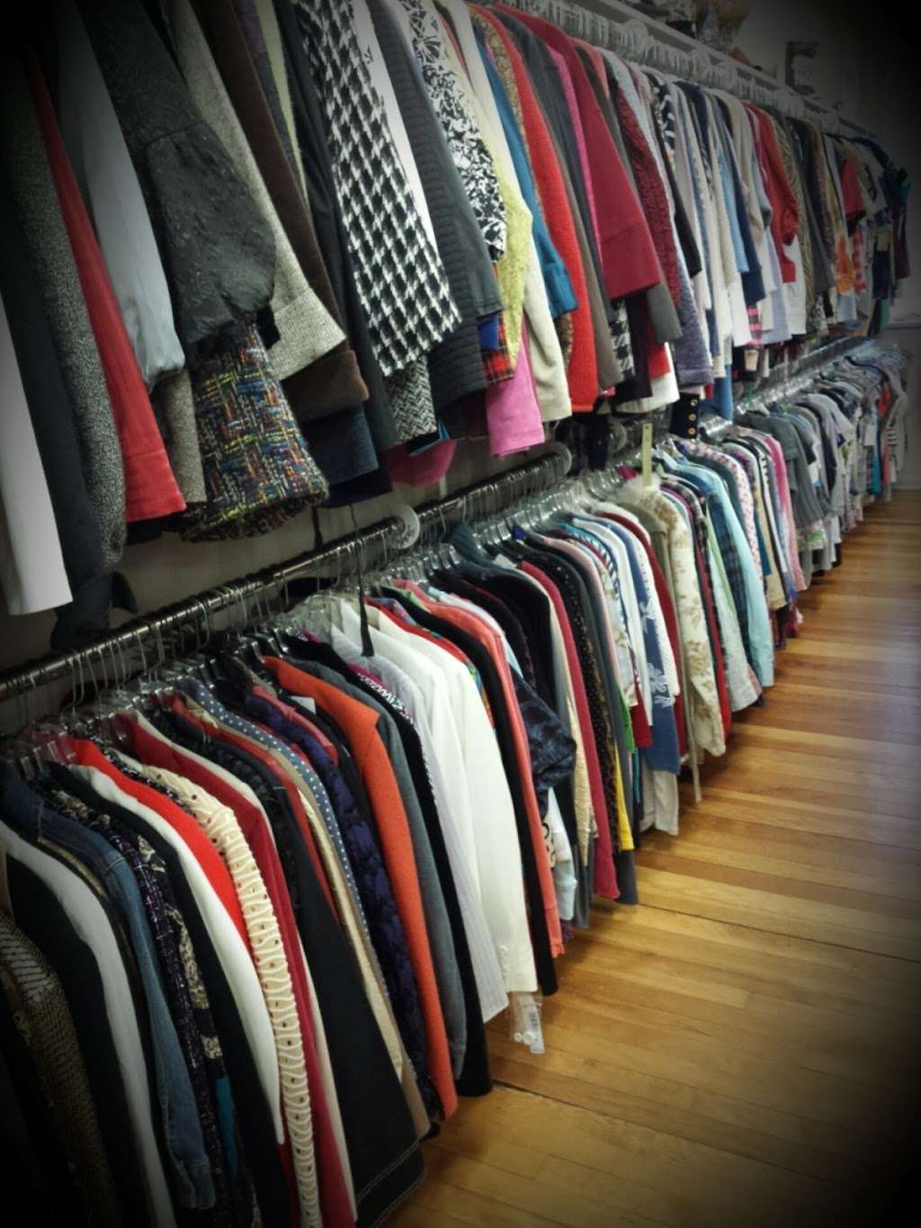 Sandys Upscale Consignment | 212 N Main St, Walworth, WI 53184, USA | Phone: (262) 275-8221