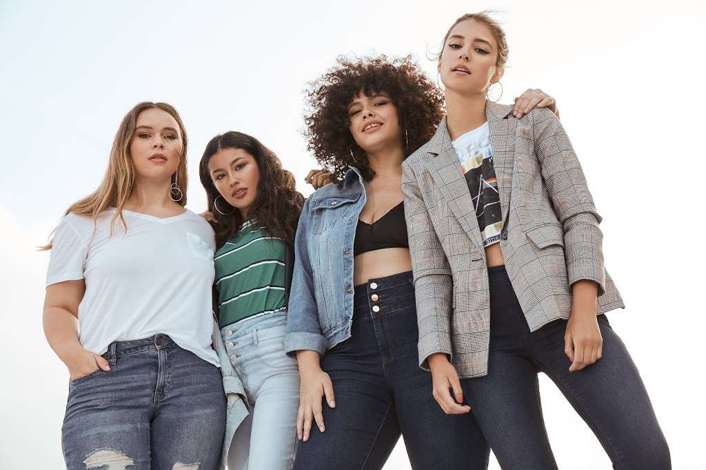 Charlotte Russe | 1 Premium Outlet Blvd, Tinton Falls, NJ 07753, USA | Phone: (732) 493-3388