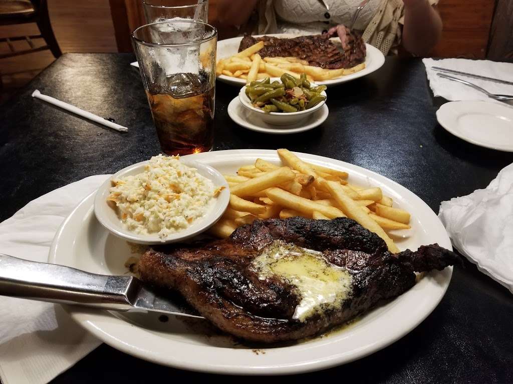 Hoof & Horn Steak House | 429 Illinois Ave, St Joseph, MO 64504, USA | Phone: (816) 238-0742