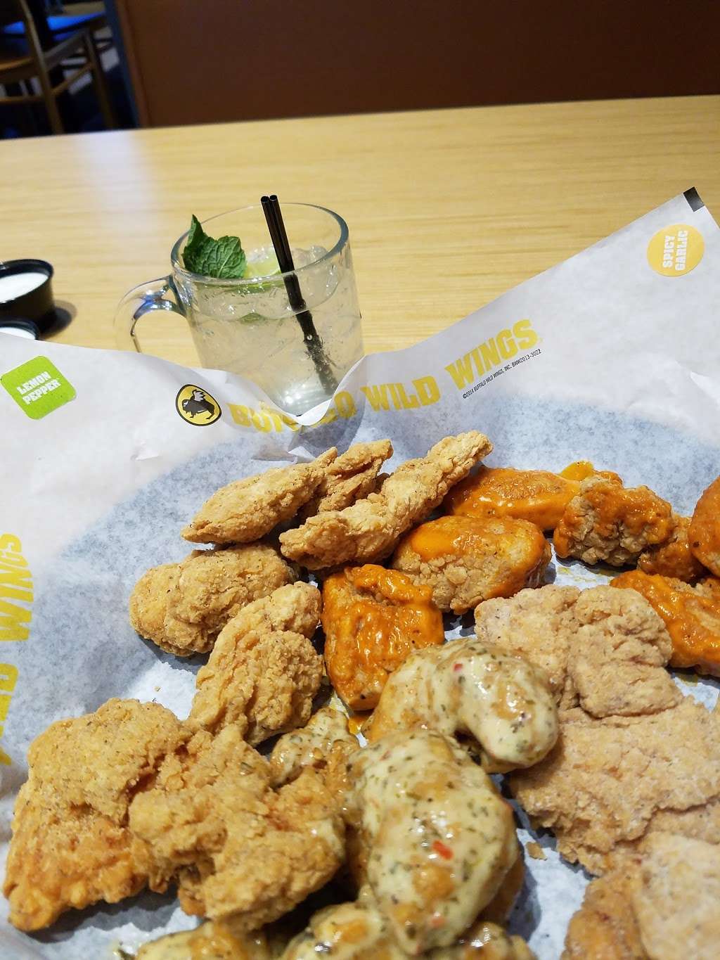 Buffalo Wild Wings | 5041 S 4th St, Leavenworth, KS 66048, USA | Phone: (913) 250-0510