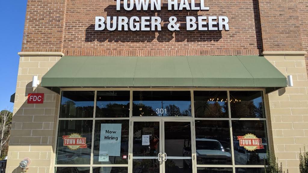 Town Hall Burger and Beer | 301 Mathews Dr, Holly Springs, NC 27540, USA | Phone: (919) 335-5388