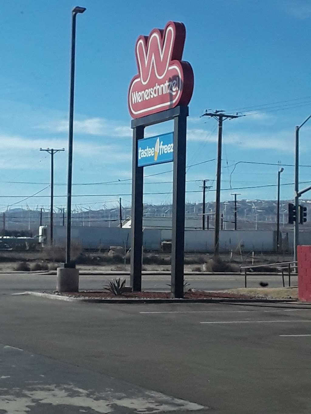 Wienerschnitzel | 16246 Sierra Hwy, Mojave, CA 93501, USA | Phone: (661) 824-2788