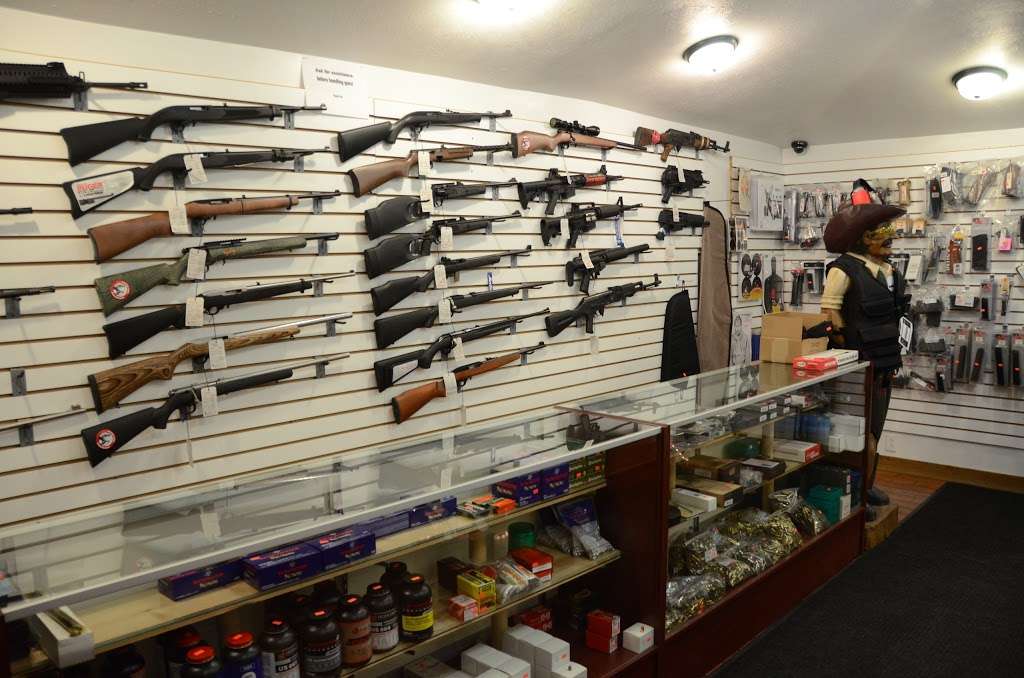 Gun Town | 10660 US-30, Grovertown, IN 46531 | Phone: (574) 867-4867