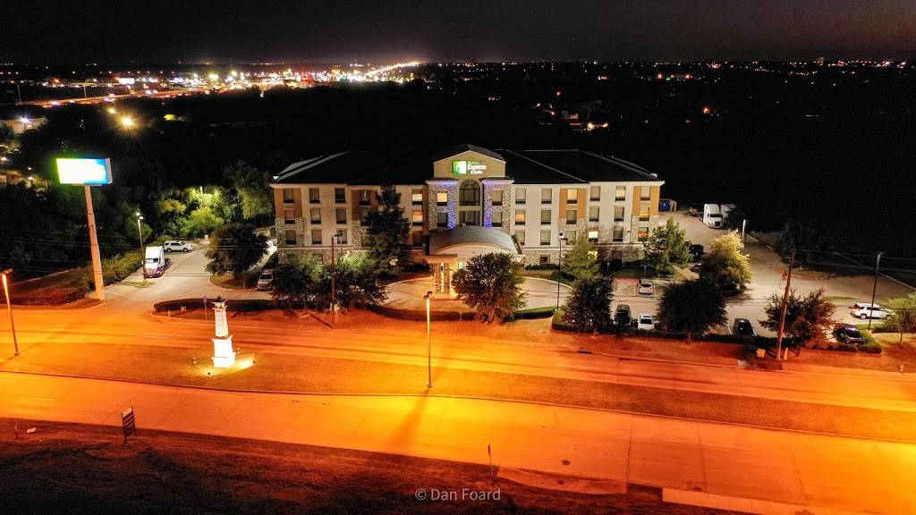 Holiday Inn Express & Suites Dallas South - Desoto | 1310 E Wintergreen Rd, DeSoto, TX 75115 | Phone: (972) 224-3100