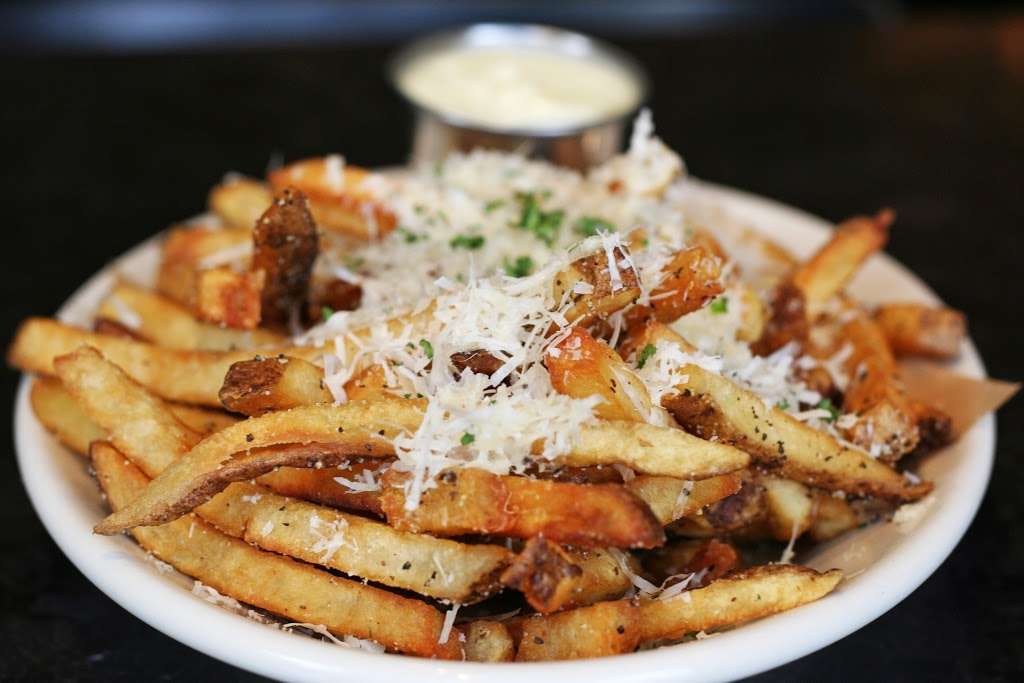 DMK Burger Bar | 600 E Grand Ave, Chicago, IL 60611, USA | Phone: (312) 624-8017