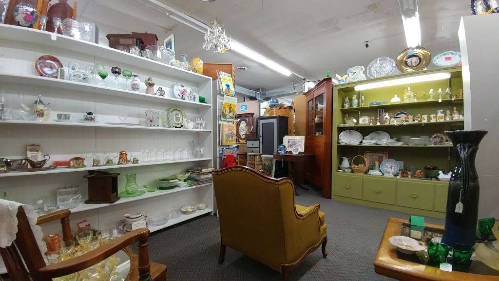 Manteno Antique Mall | 35 E 3rd St, Manteno, IL 60950 | Phone: (815) 468-0114