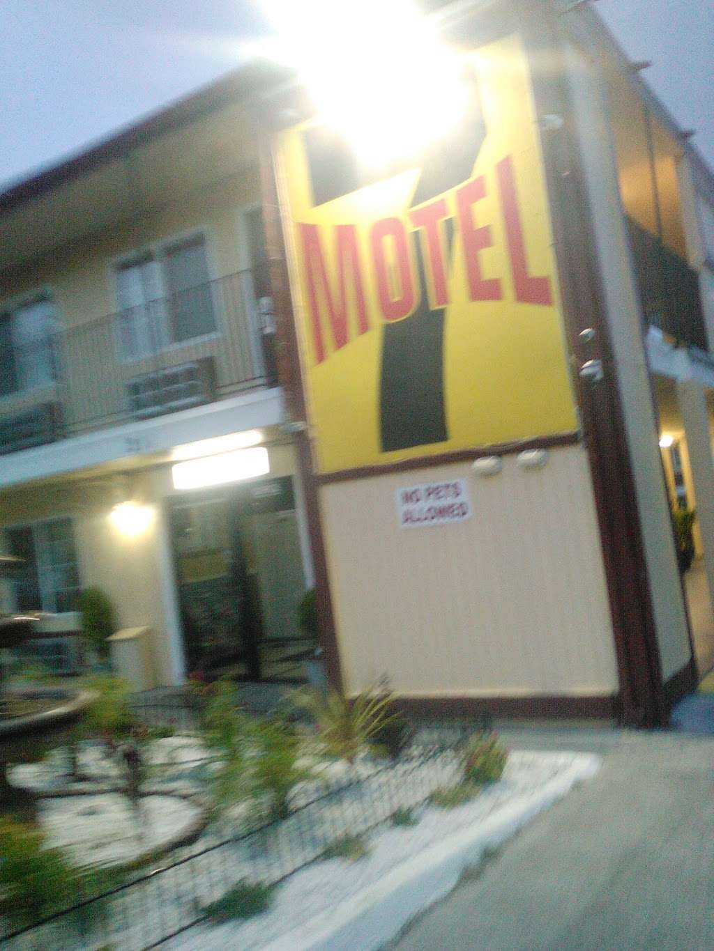 Motel 7 | 211 Lincoln Rd W, Vallejo, CA 94590, USA | Phone: (707) 552-8184