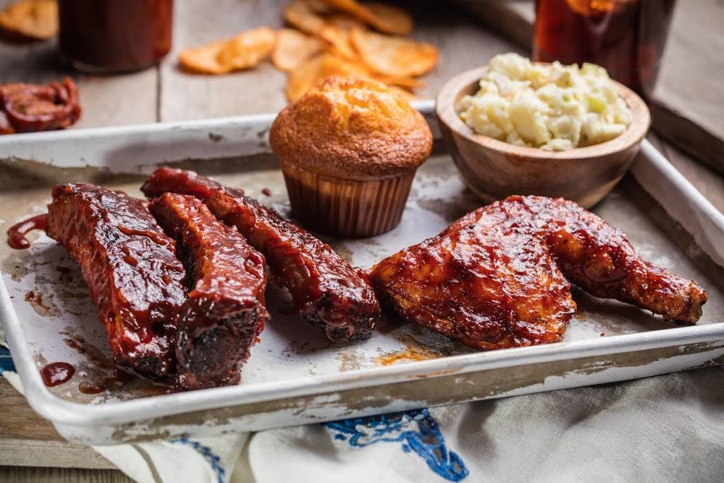 Famous Daves Bar-B-Que | 20300 E Thirteen Mile Rd, Roseville, MI 48066, USA | Phone: (586) 293-2900